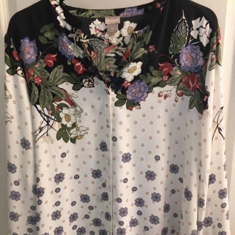 CHICO'S  button front blouse - size 4 (20-22)